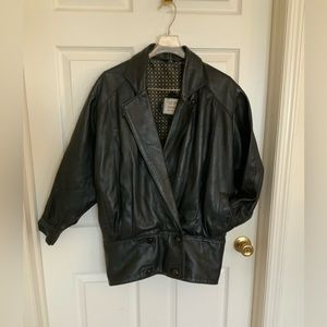 UNIQUE FULL LEATHER JACKET. BOMBER STYLED.